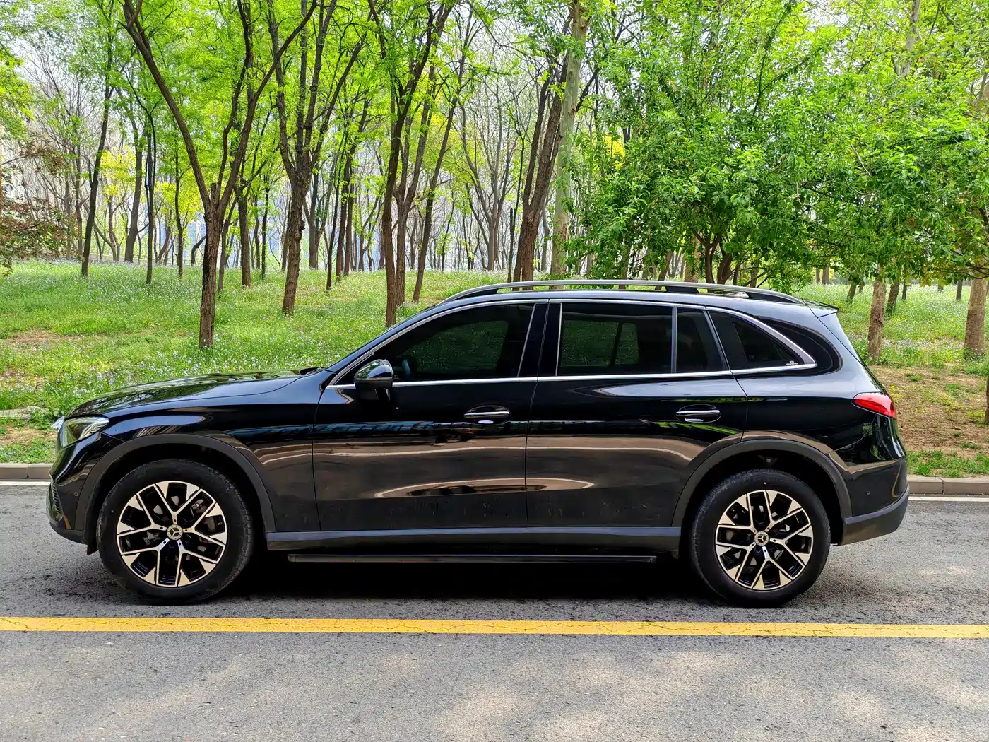 Mercedes-Benz GLC 2023 Facelift GLC 260 L 4MATIC Sport 7-Seater фото 3