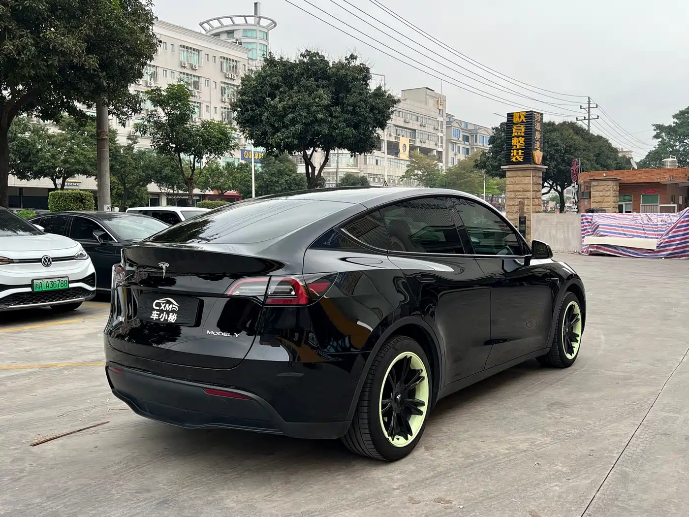 TESLA MODEL Y