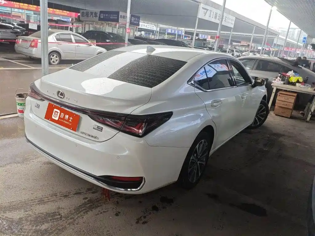 Lexus ES 2025 200 Ultimate Edition фото 13