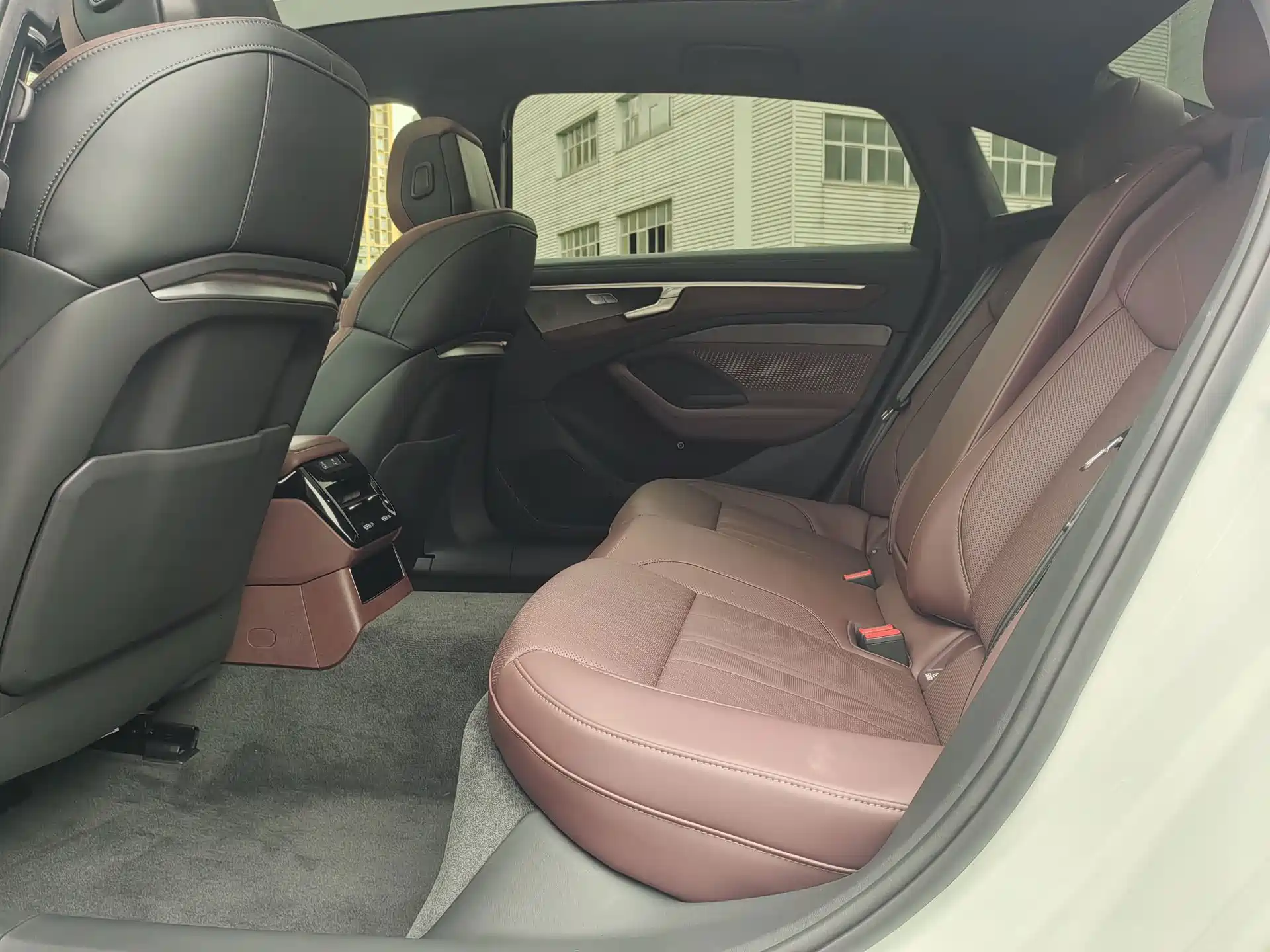 صورة 6 - Audi A6L