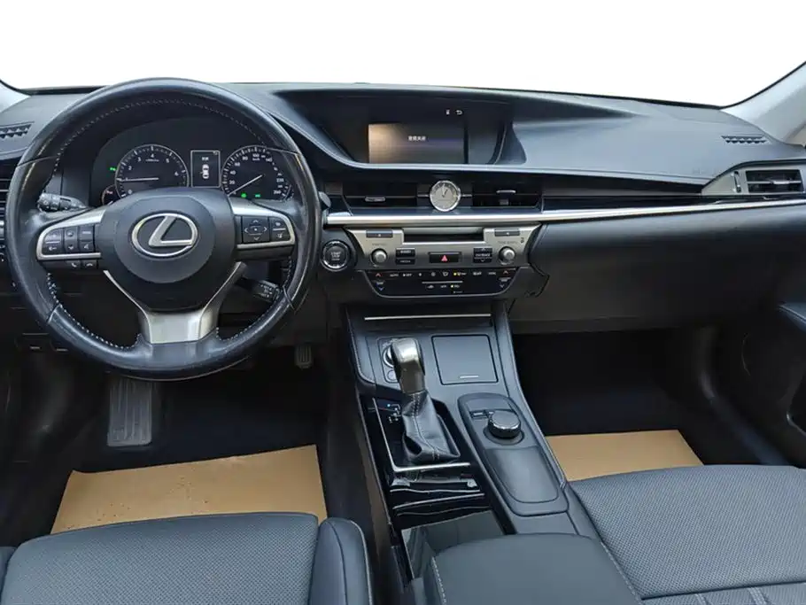 Lexus ES 2015 200 Elite Edition фото 12