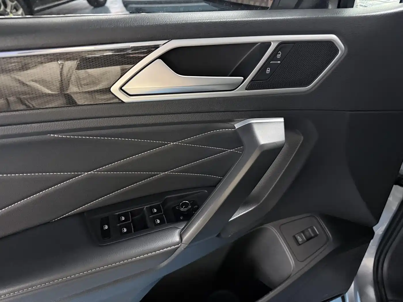 Volkswagen Tiguan L 2022 330TSI Automatic 2WD Comfort Edition фото 10