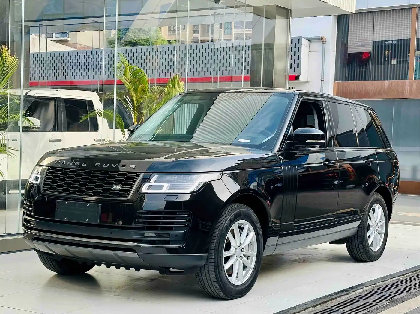 Land Rover Range Rover 2018 3.0 SC V6 Golden Age Edition фото 2