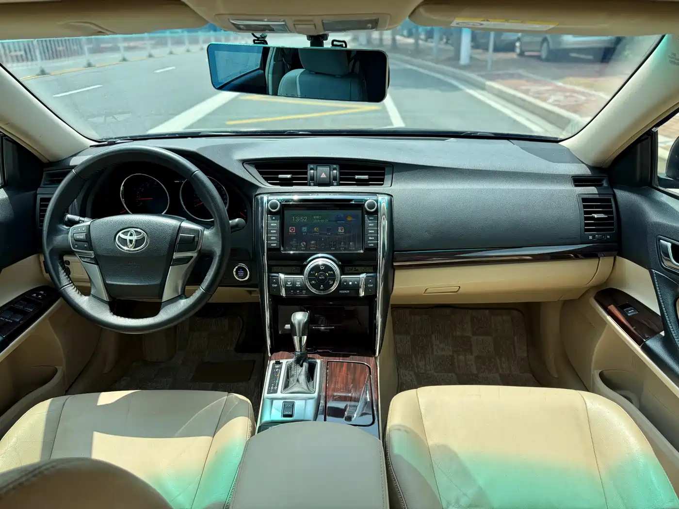 Toyota Reiz 2010 2.5V Elegance Elite Edition фото 6