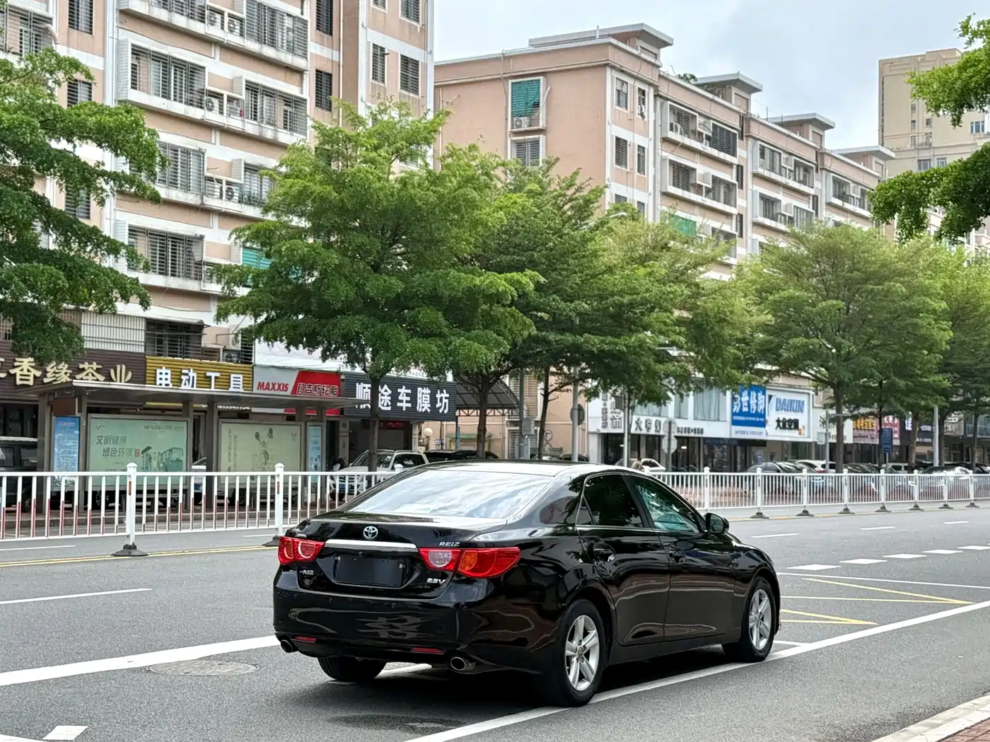 Toyota Reiz 2010 2.5V Elegance Elite Edition фото 10