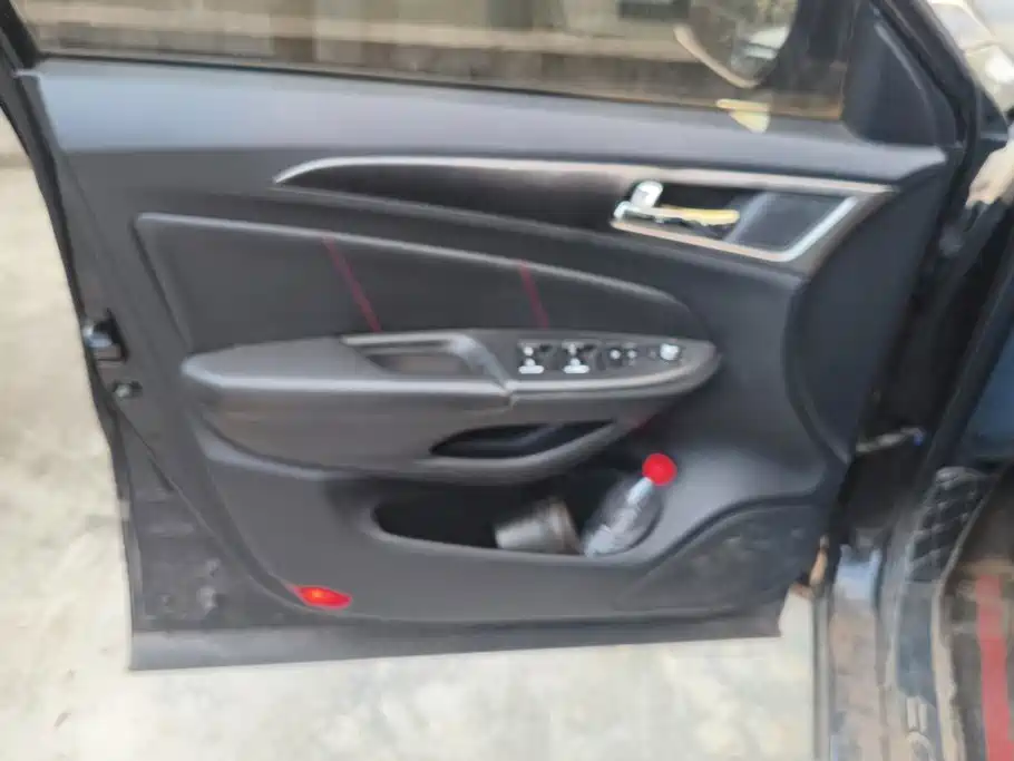 Фото 7 - Changan CS75
