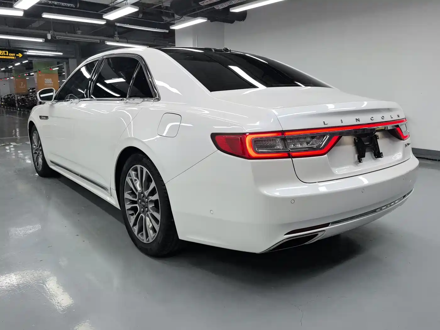 Lincoln Continental 2017 3.0T AWD Prestige Edition фото 15