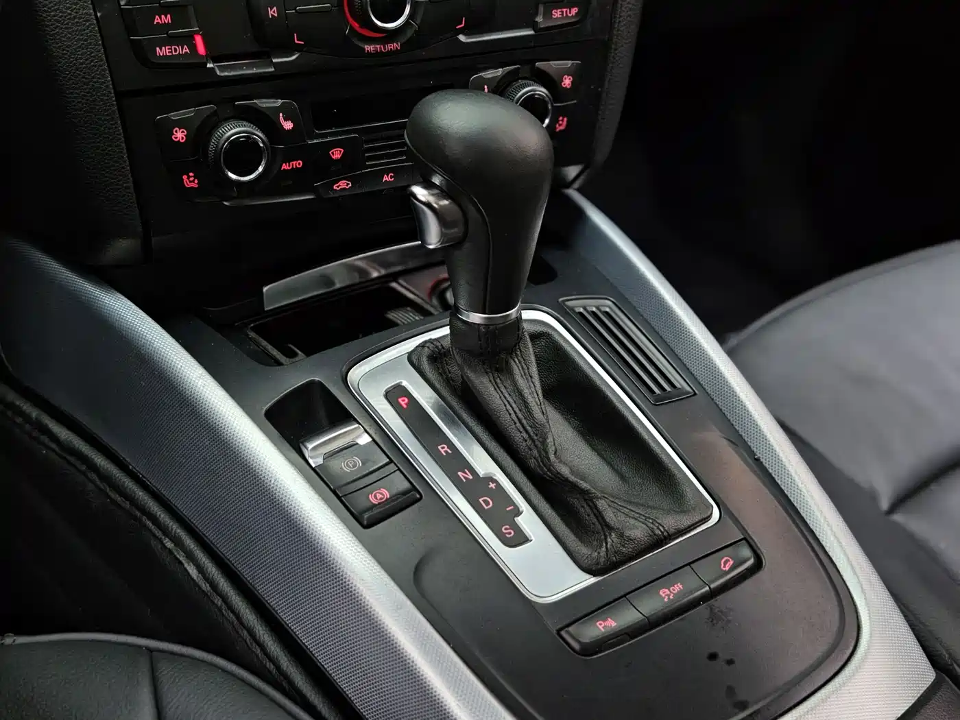 Audi Q5 2012 2.0TFSI Technology фото 18