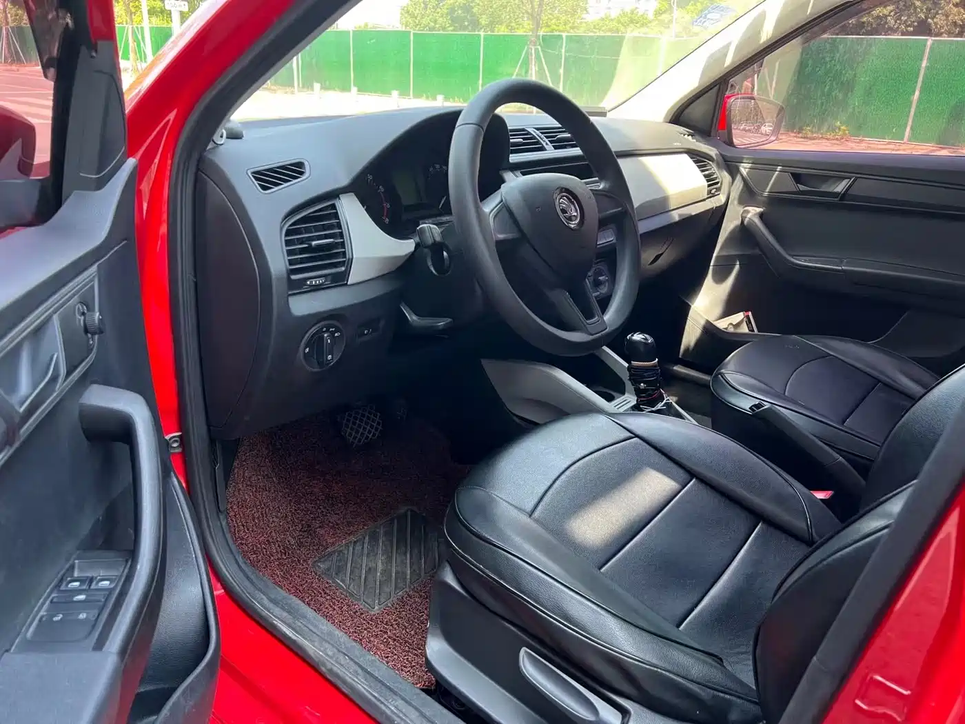 Škoda Fabia 2015 1.4L Automatic Advance Edition фото 4