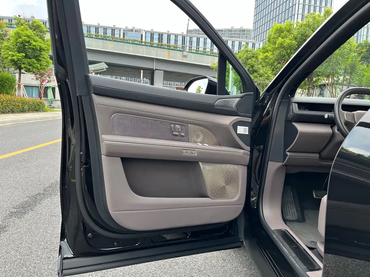 NIO ES8 2025 2025 Model 6-Seat Executive Luxury Edition