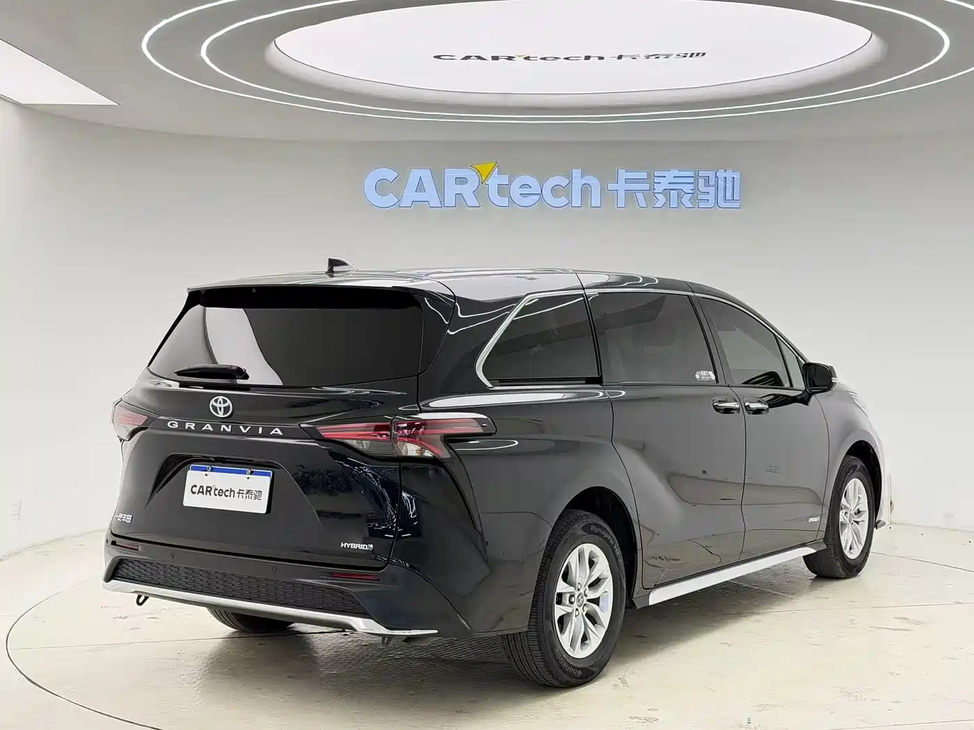 Toyota Granvia 2024 2.5L Hybrid Comfort фото 5