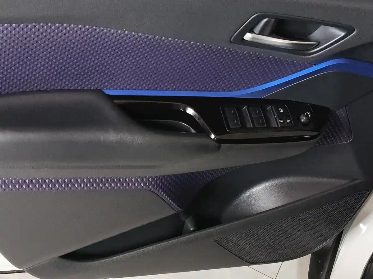 Toyota C-HR 2018 2.0L Cool Cross Luxury Edition China V фото 11