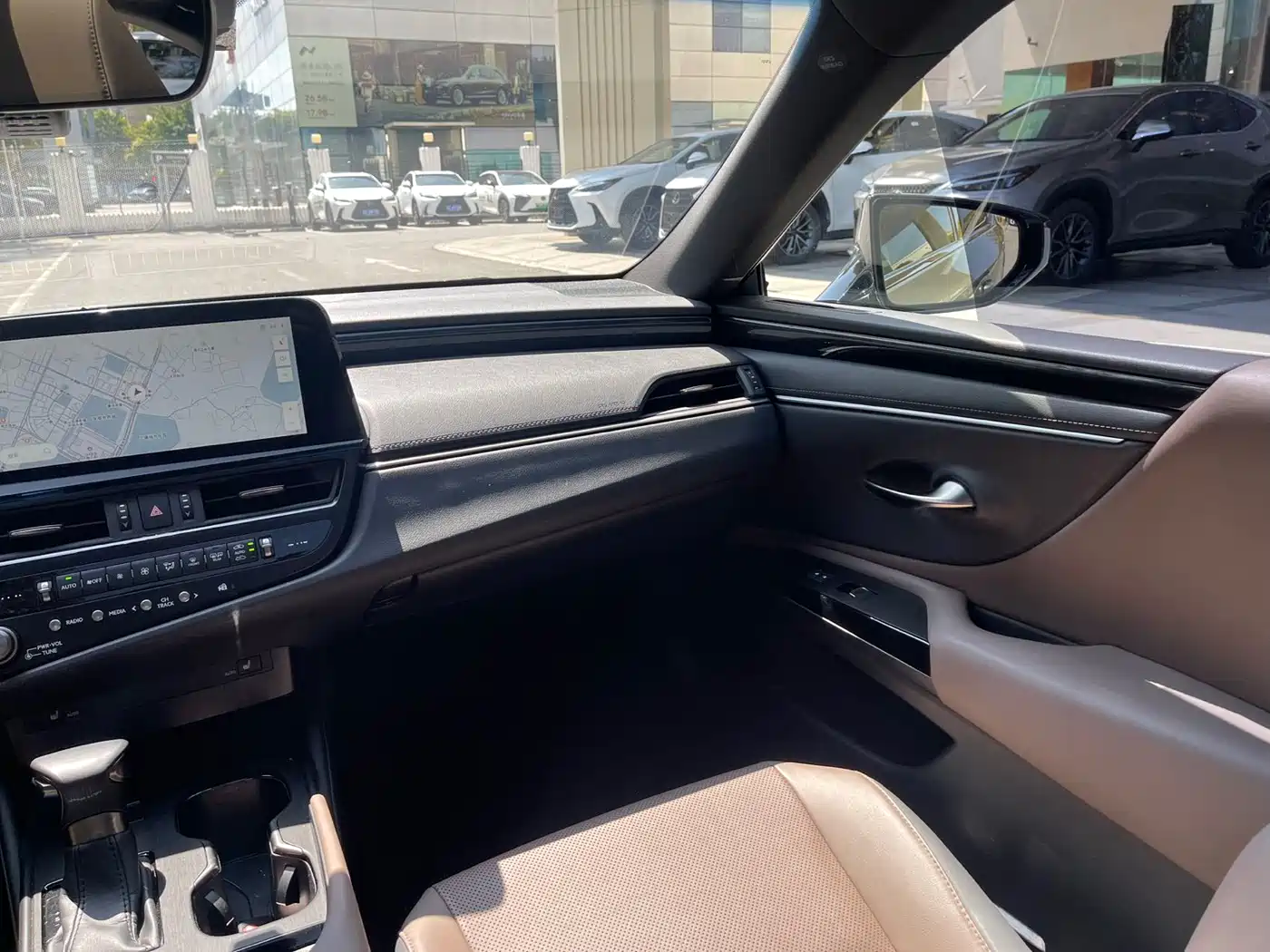 Lexus ES 2022 300h Excellence Edition фото 11