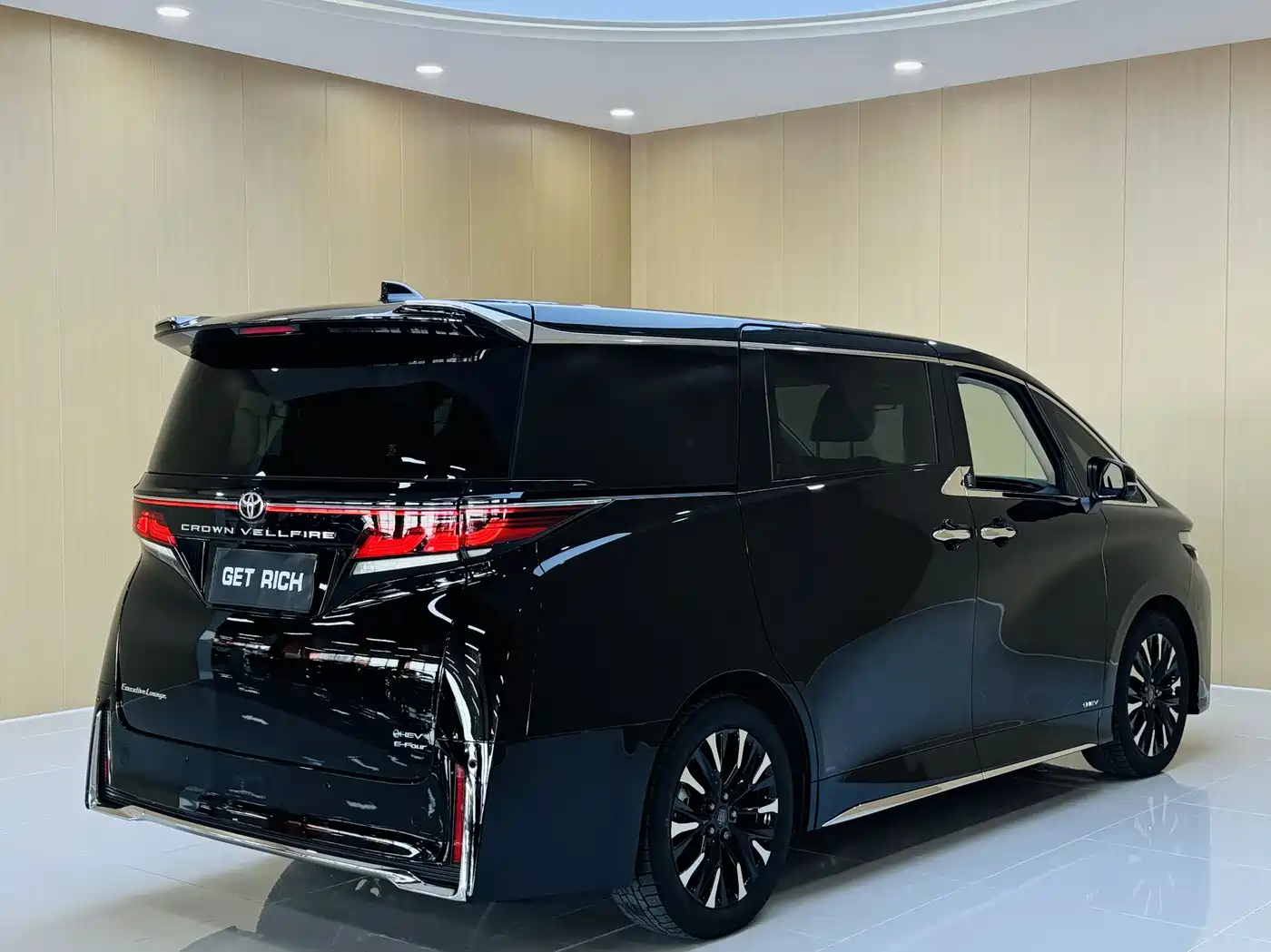 Toyota Vellfire 2024 Crown Hybrid 2.5L Executive Premium Edition фото 22