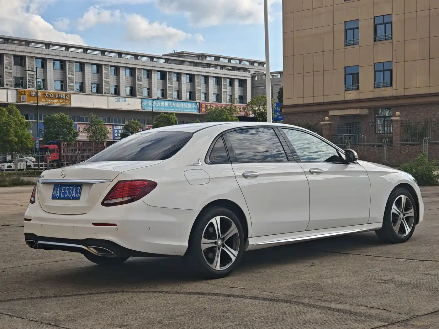 Mercedes-Benz E-Class 2016 E 200 L Sport Type фото 6