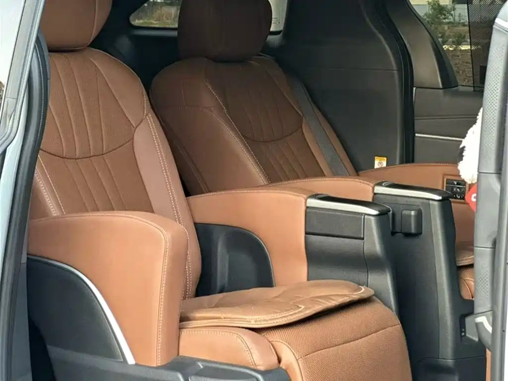 Toyota Sienna 2026 2.5L Hybrid FWD Exclusive Premium Edition фото 8