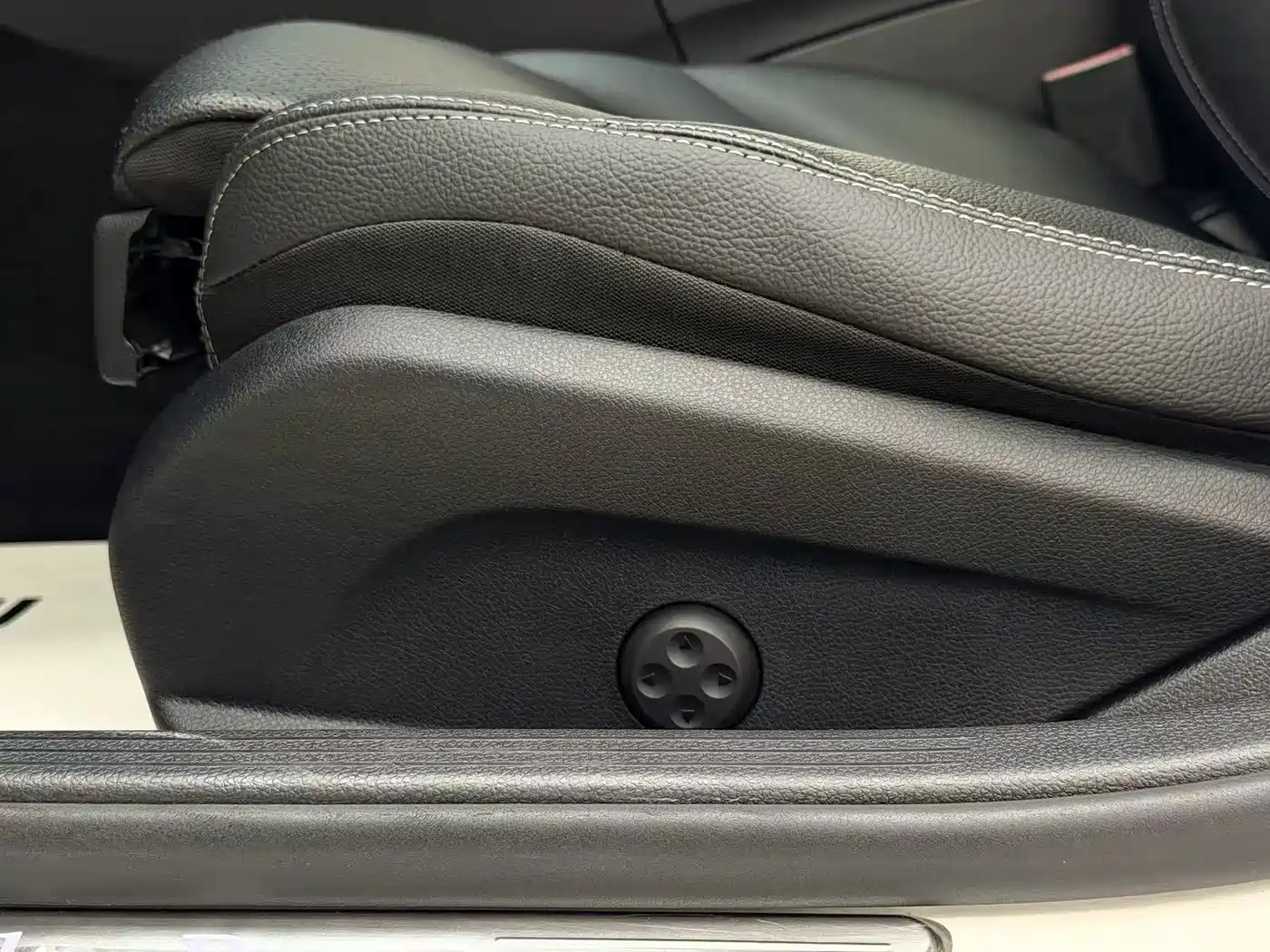 Mercedes-Benz C-Class 2015 C 200 Sport Edition 4MATIC фото 19