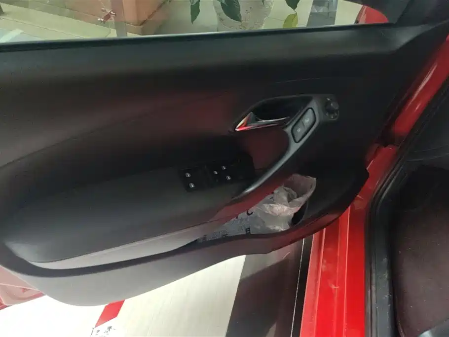 Volkswagen Polo 2013 1.6L Automatic Comfort Edition фото 7