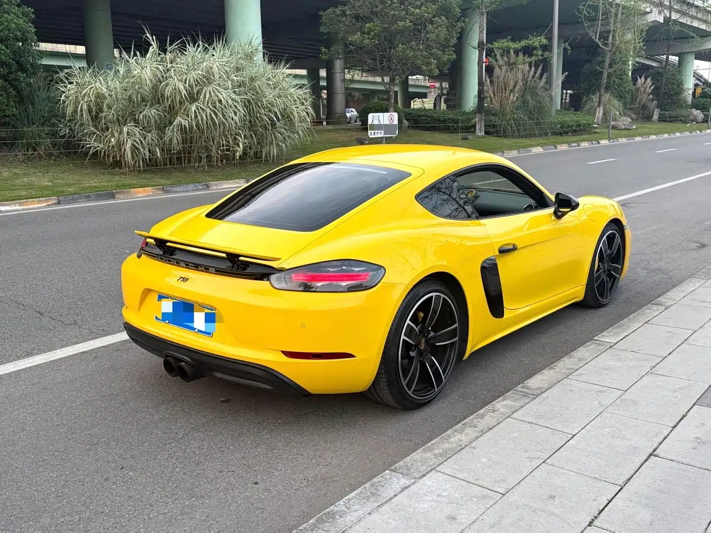 Porsche 718 2016 Cayman 2.0T фото 2