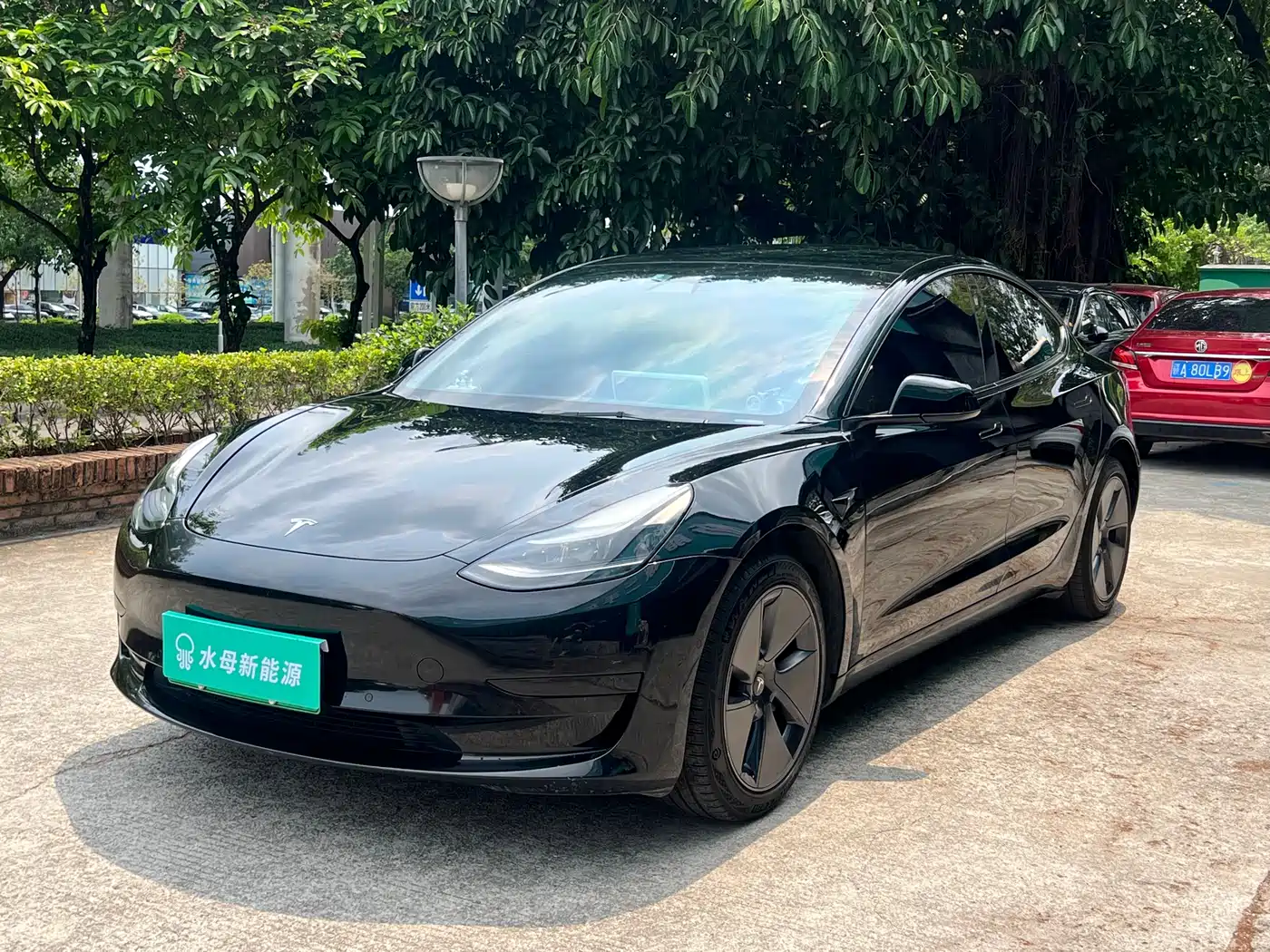 TESLA MODEL 3