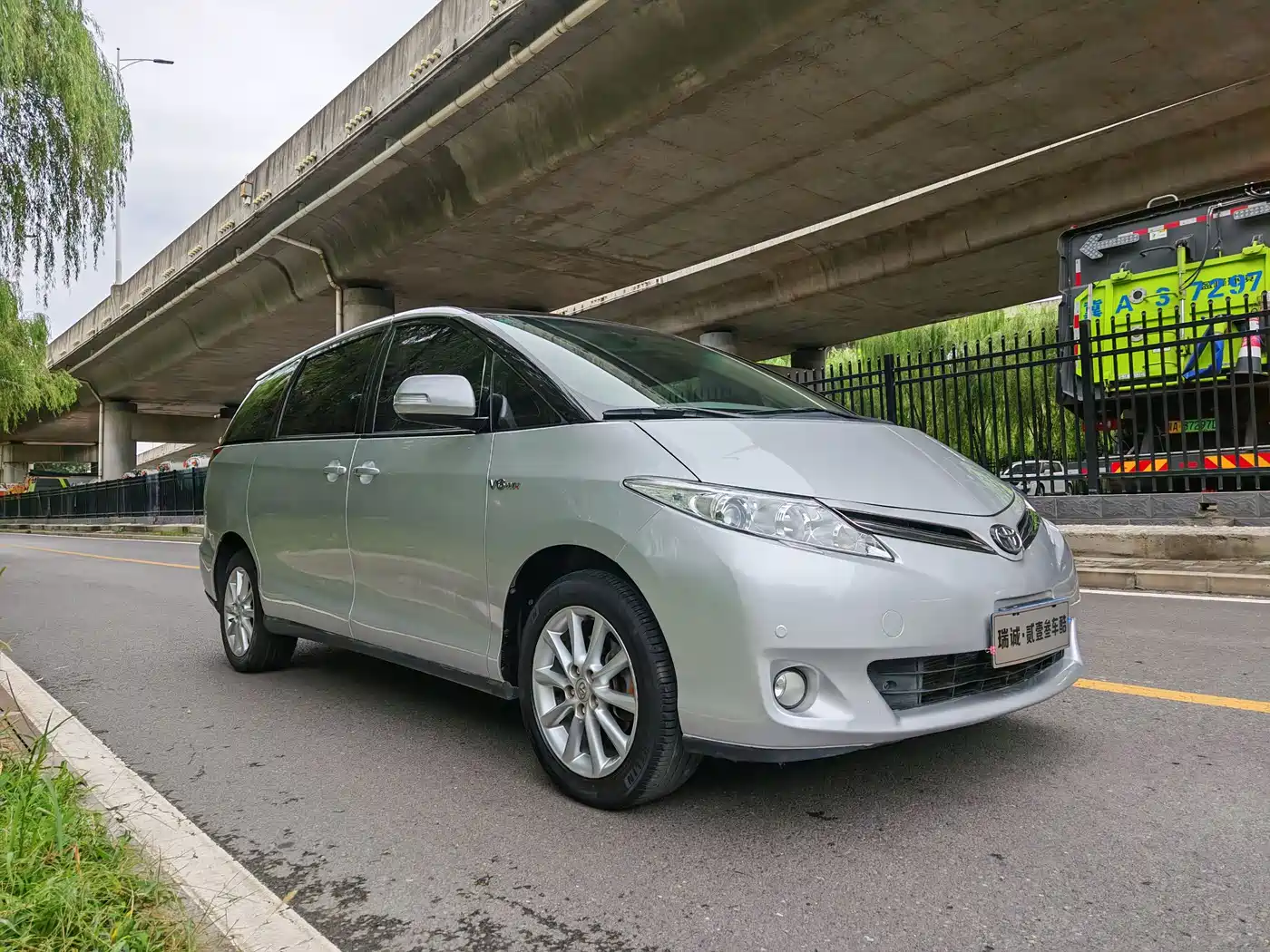 Toyota Previa 2012 3.5L 7-Seater Luxury Model фото 3