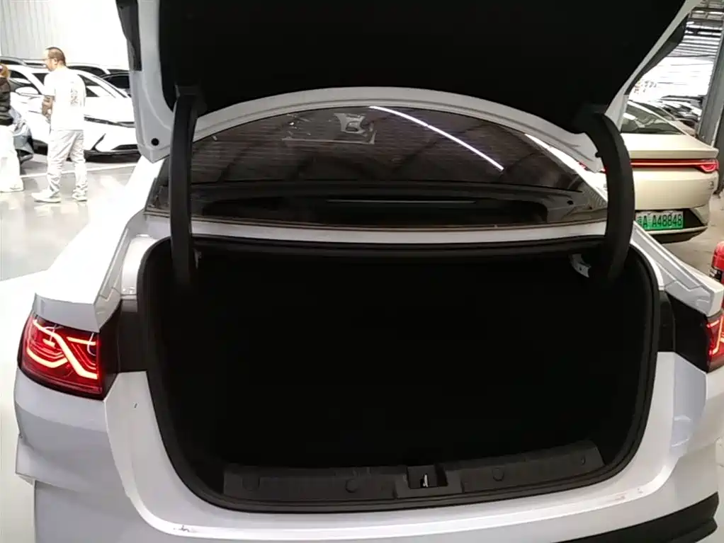 BYD Qin L 2024 DM-i 80KM Leading Edition фото 19