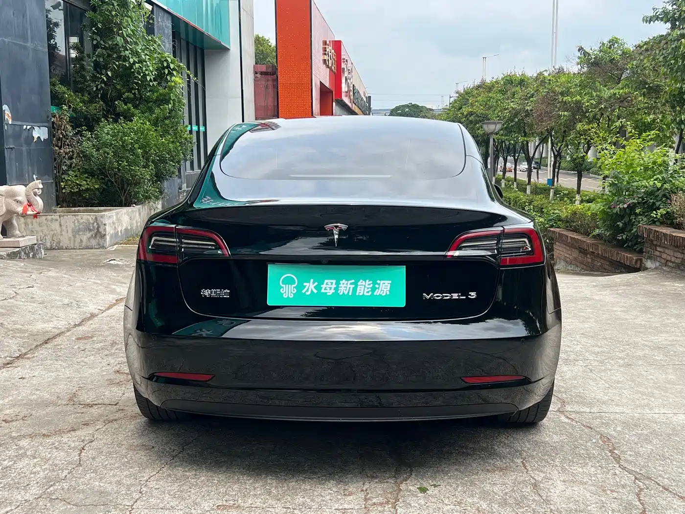 TESLA MODEL 3