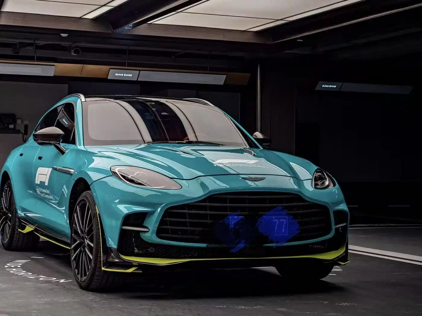 Aston Martin DBX 2021 4.0T V8 Silk Road Splendor
