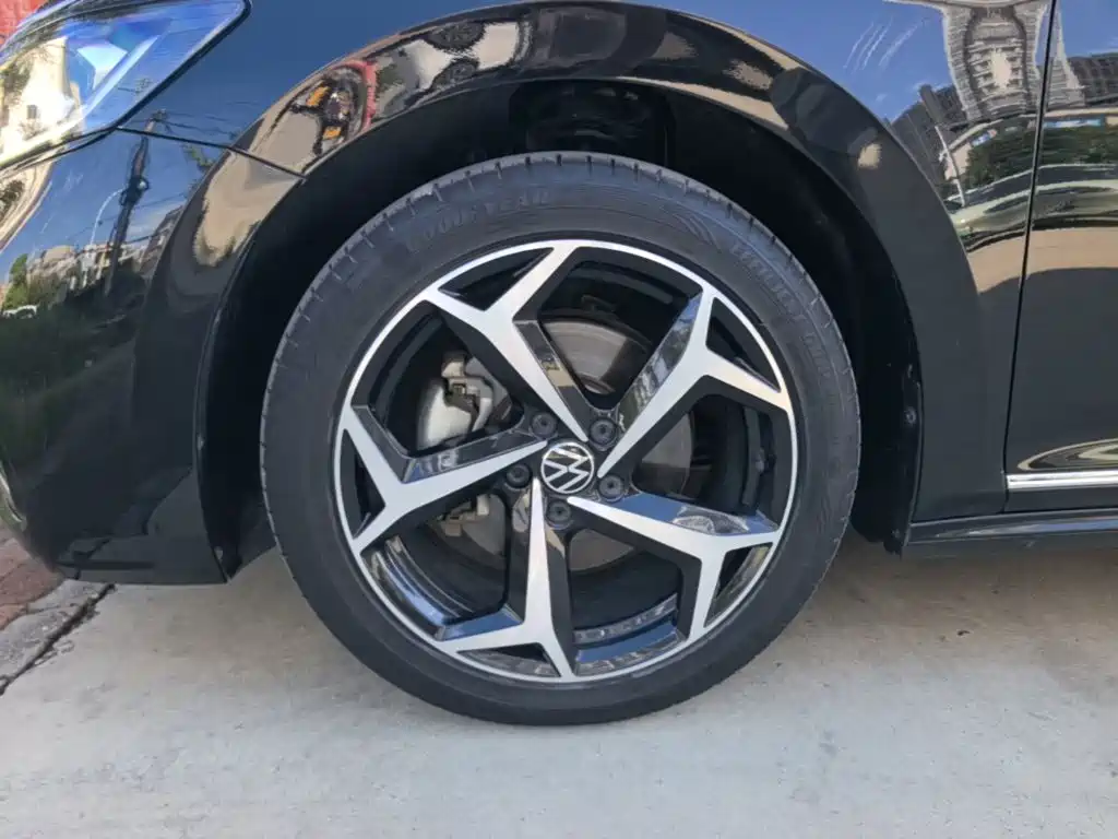 Фото 23 - Volkswagen Passat