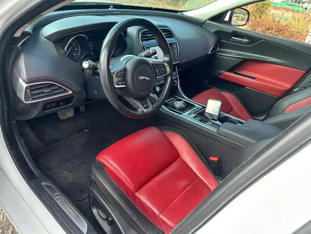 Jaguar XE 2016 2015 2.0T 200PS R-Sport