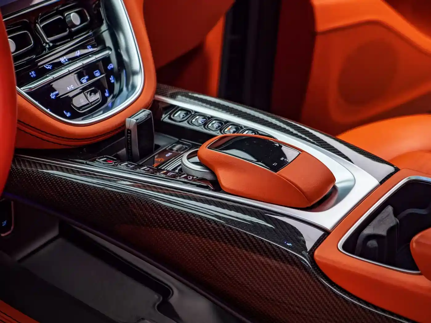 Aston Martin DBX 2021 4.0T V8 Silk Road Splendor фото 3