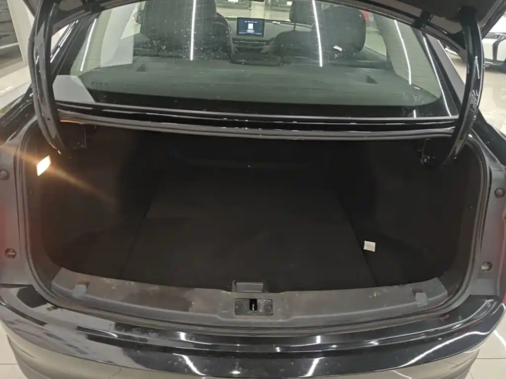 Hongqi E-QM5 2024 2023 Facelift Basic Travel Edition