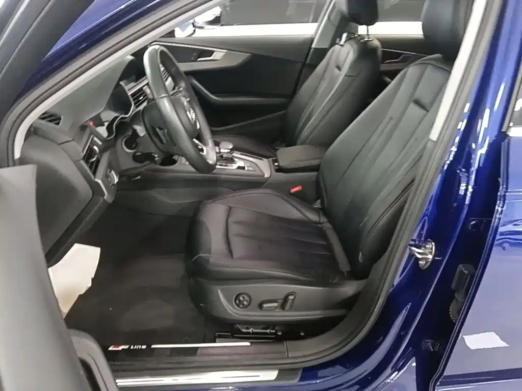 Фото 15 - Audi A4L