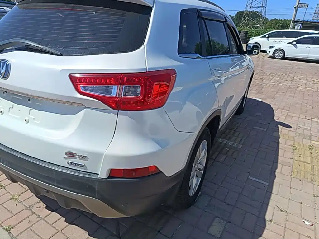 Photo 8 - Changan CS75