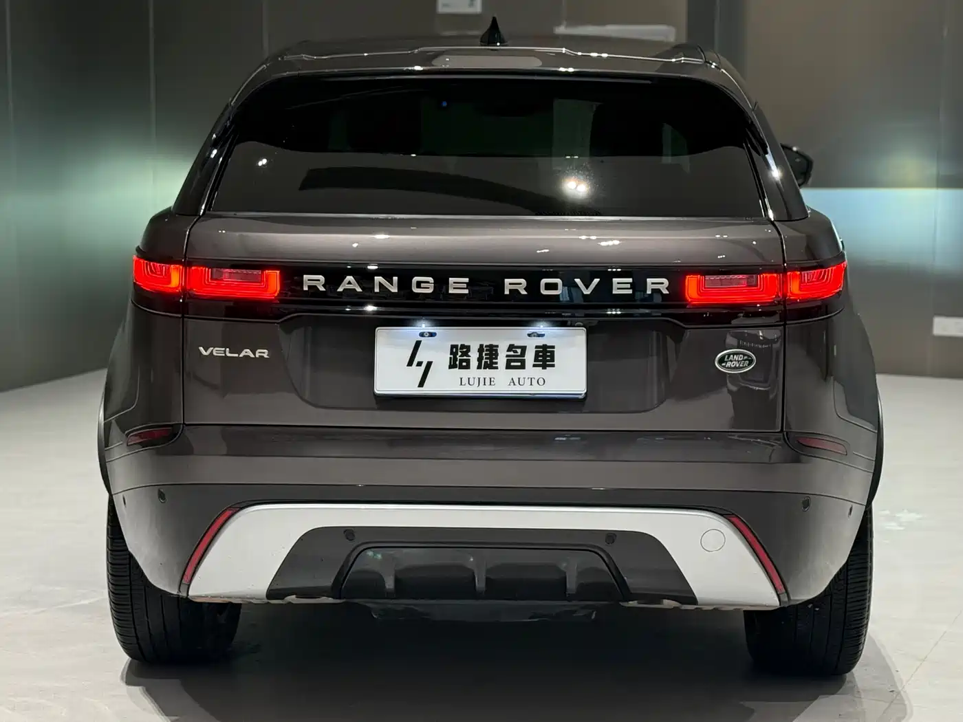 Land Rover Range Rover Velar 2022 250PS Golden Collector's Edition фото 6