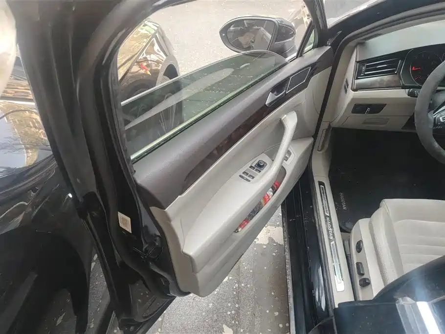 Volkswagen Magotan 2017 380TSI DSG Luxury фото 7