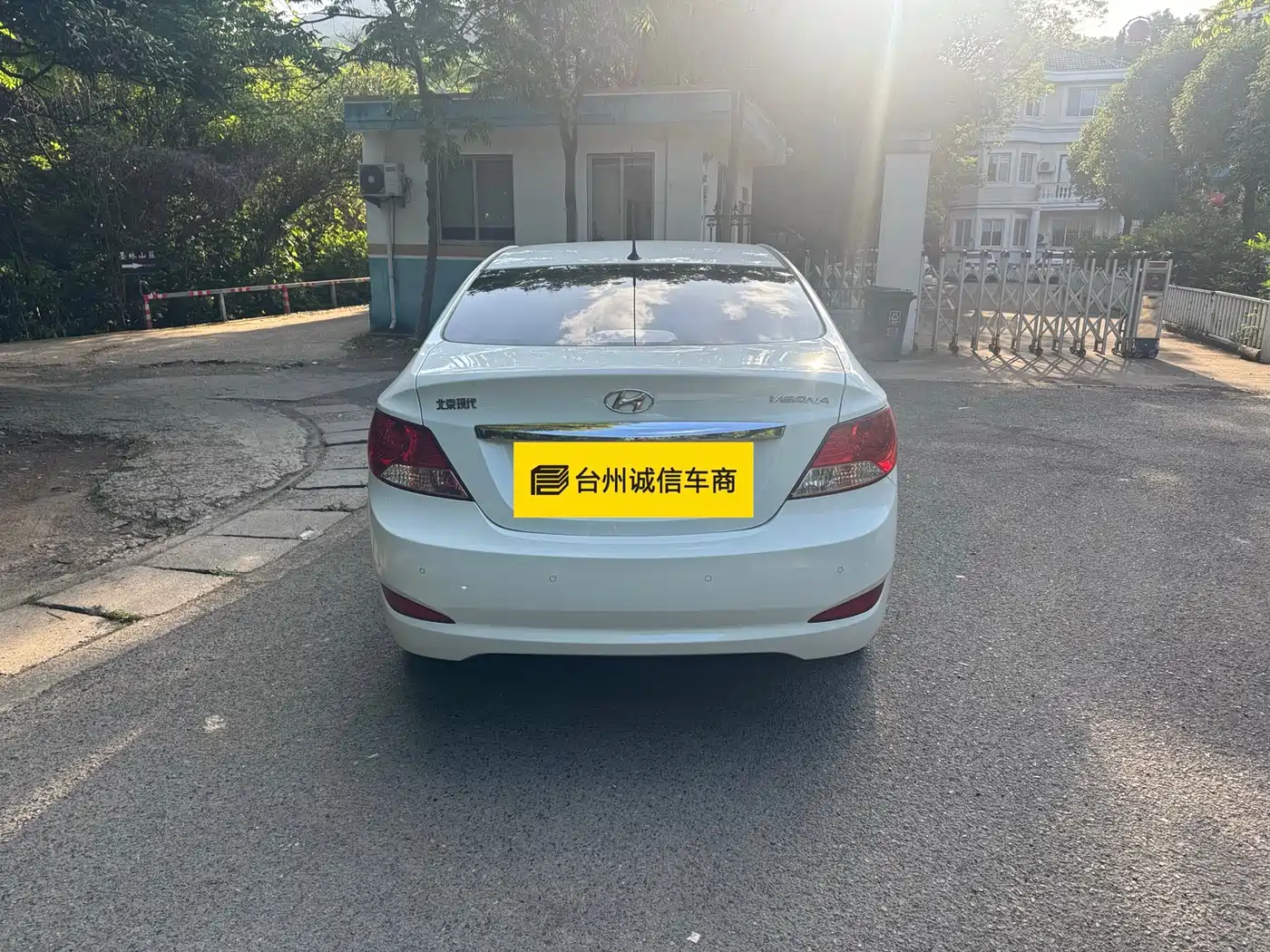 Hyundai Verna 2010 Sedan 1.4L Automatic Fashion GT фото 5