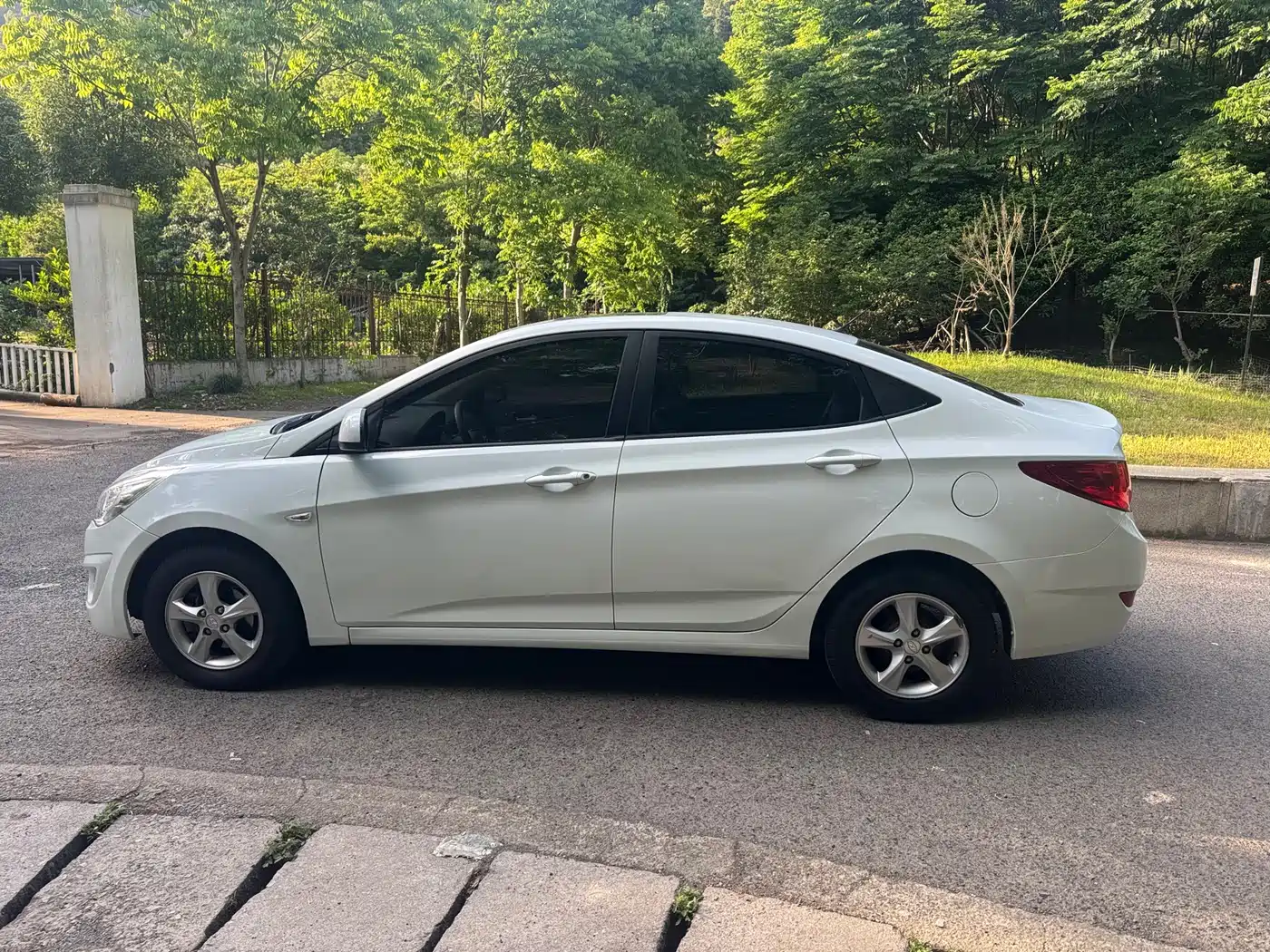 Hyundai Verna 2010 Sedan 1.4L Automatic Fashion GT фото 7