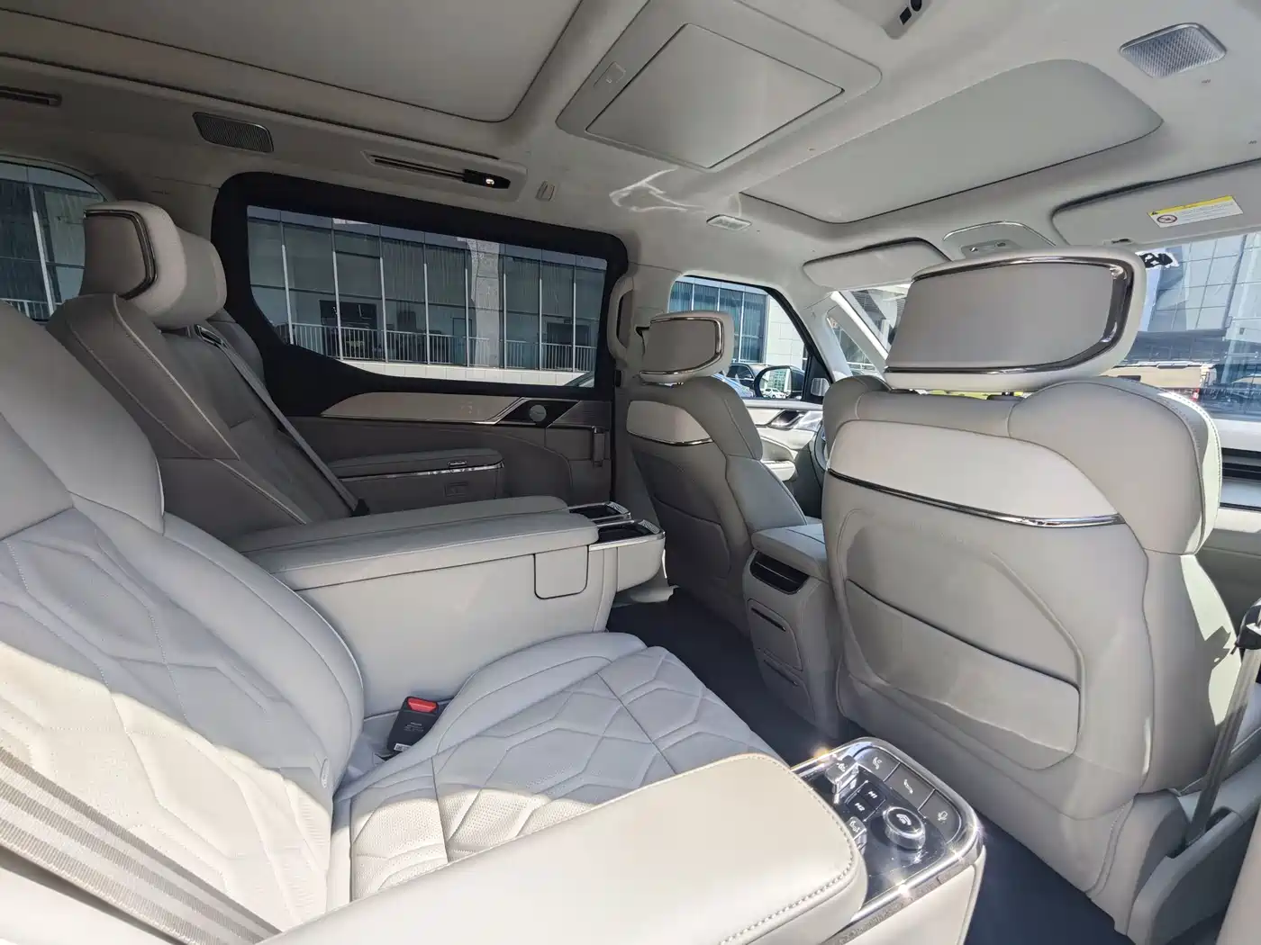 Volvo EM90 2024 2025 Ultra Six-Seater
