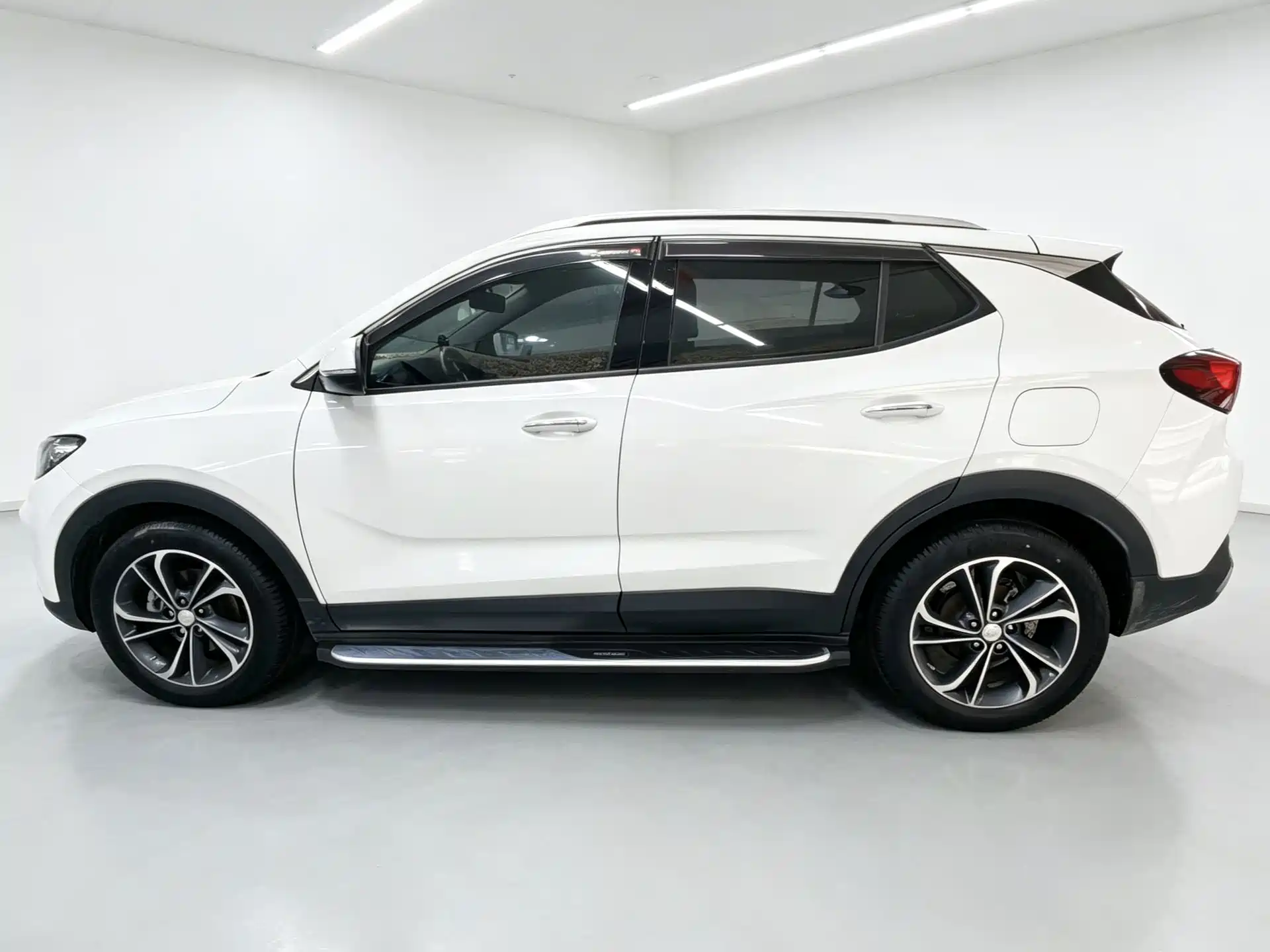 Photo 13 - Buick Encore GX
