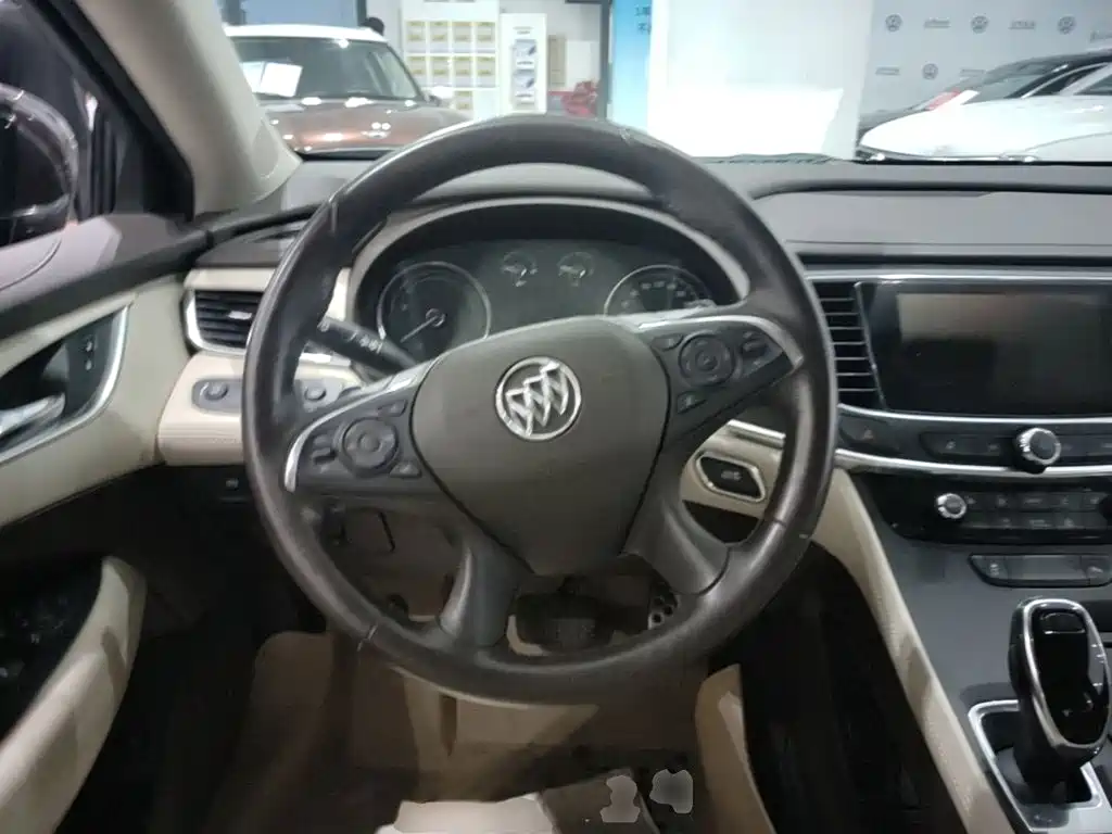 Photo 11 - Buick LaCrosse
