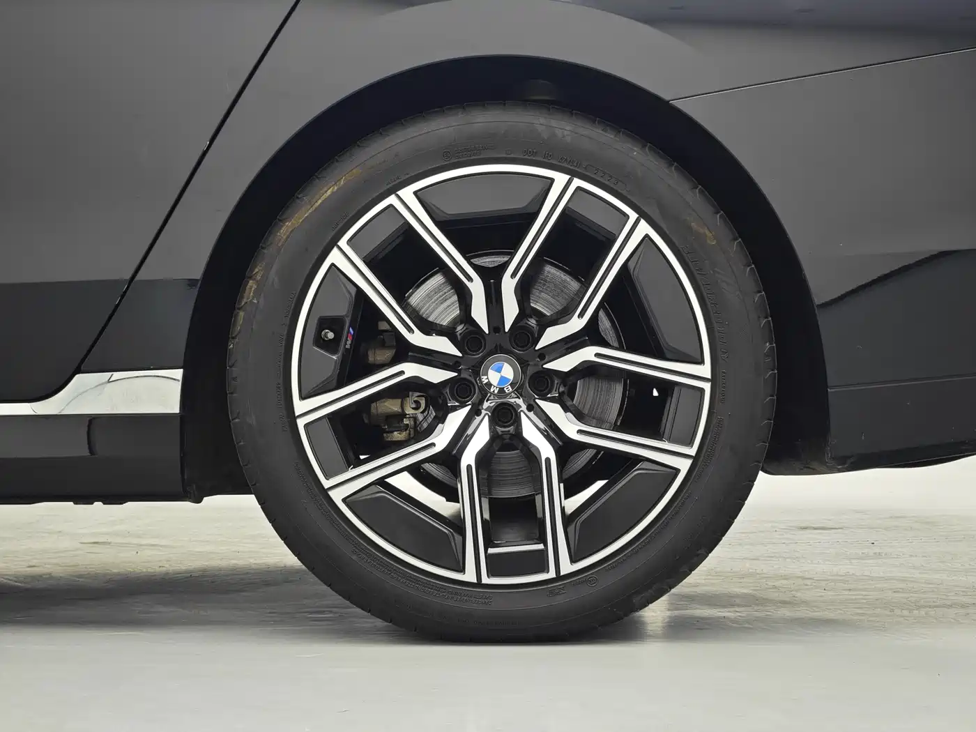 BMW 7 Series 2023 Model 735Li M Sport Package фото 11