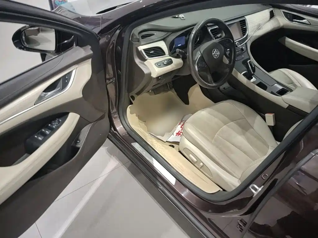 Photo 16 - Buick LaCrosse