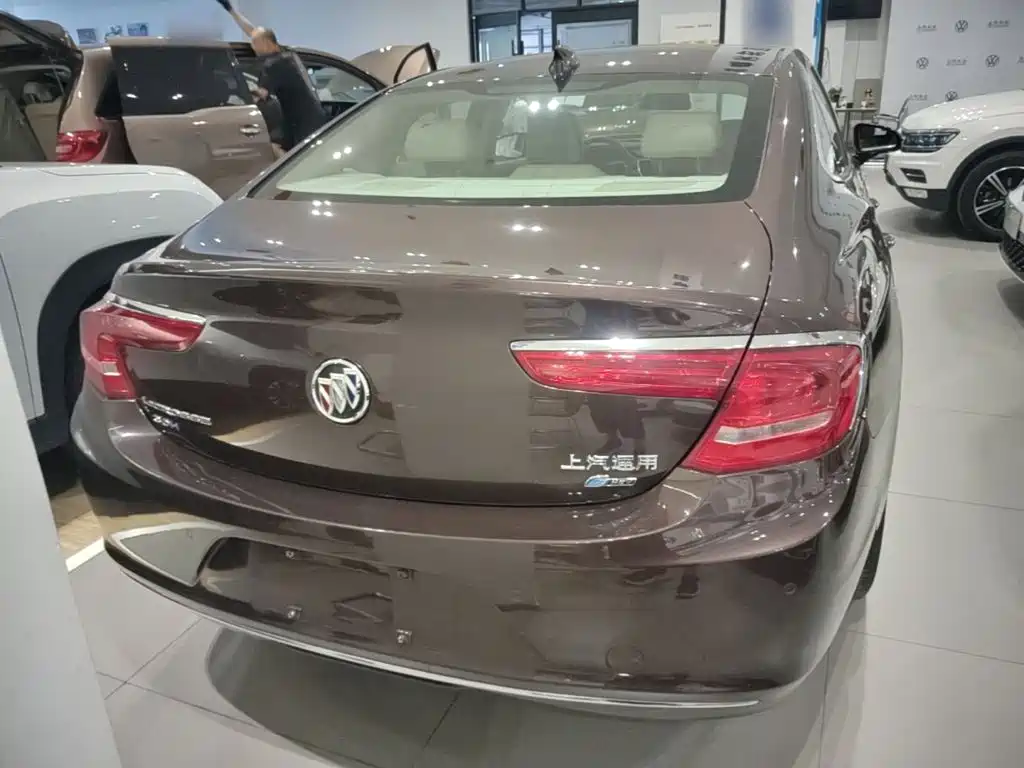 Photo 6 - Buick LaCrosse
