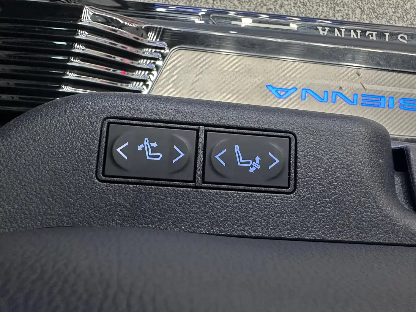 Toyota Sienna 2021 2.5L Hybrid Ultimate Edition фото 9