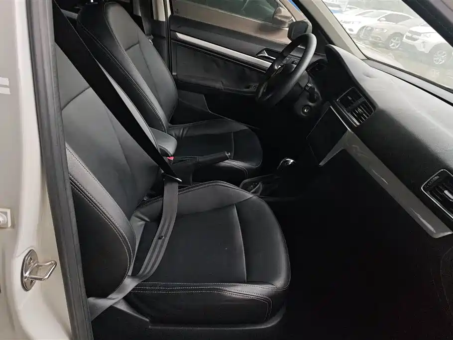 Volkswagen Lavida 2017 1.6L Automatic Trend Edition фото 8