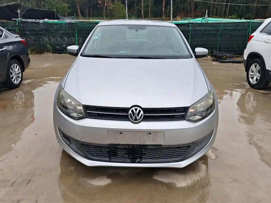 Volkswagen Polo 2013 1.4L Manual Trend Edition фото 2