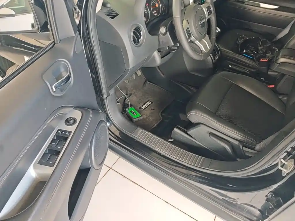 Jeep Compass (Import) 2015 2014 Facelift 2.4L 4WD Comfort Edition