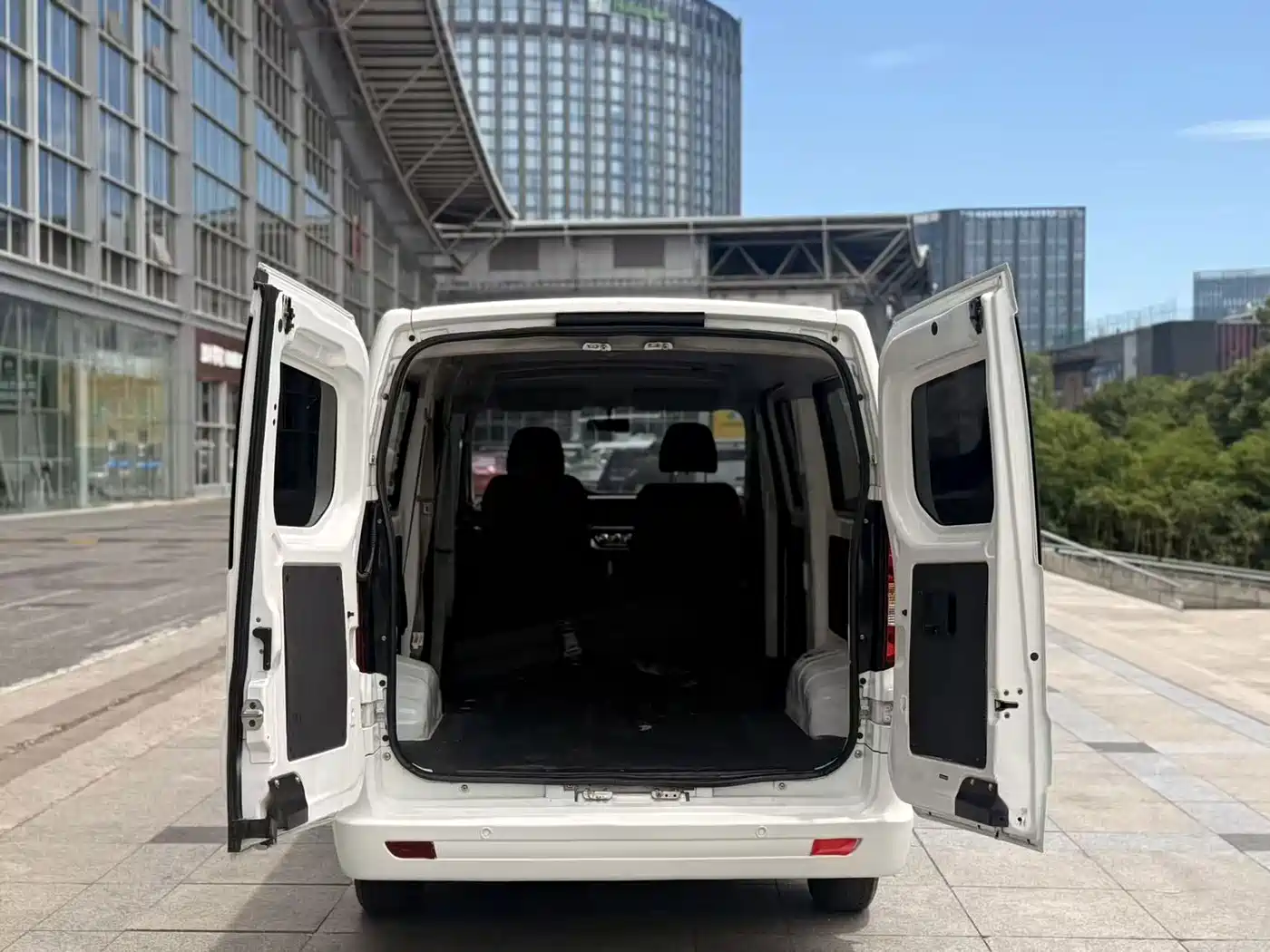 Changan Kaicheng Changan Ruixing EM80 2026 2025 Model Fortune Edition Passenger Version Comfort 6-seater 300km Dual Swing Doors