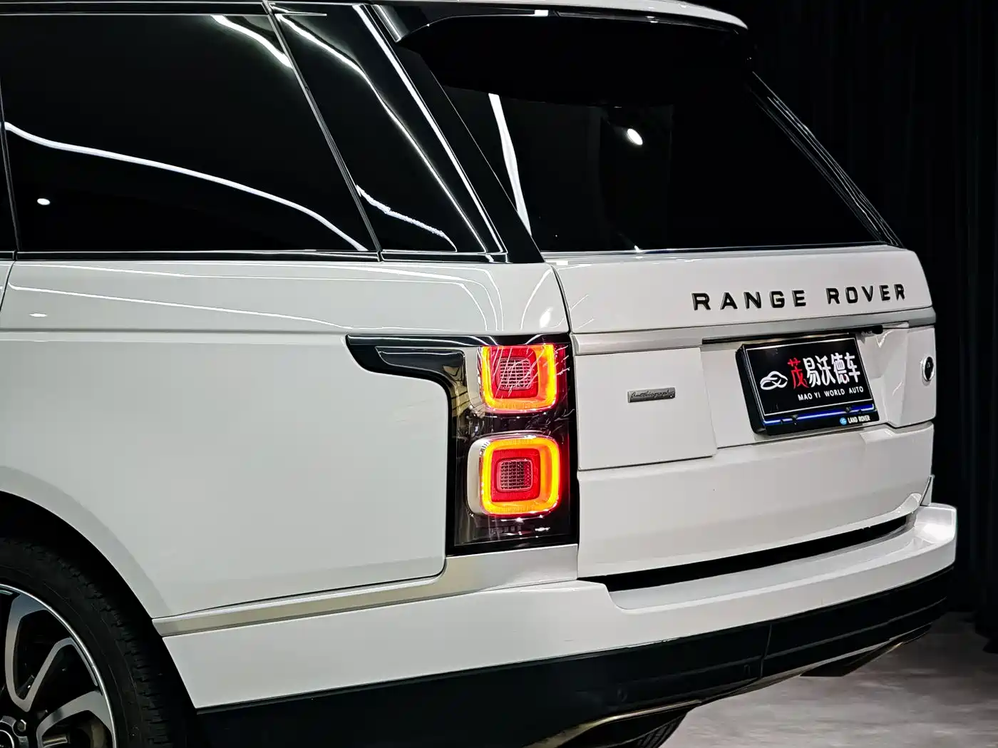 Land Rover Range Rover 2021 3.0 L6 Golden Age Edition фото 7